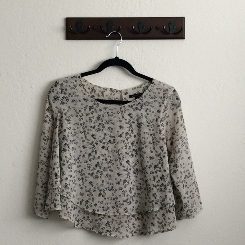 Shirt. 3/4 sleeves.